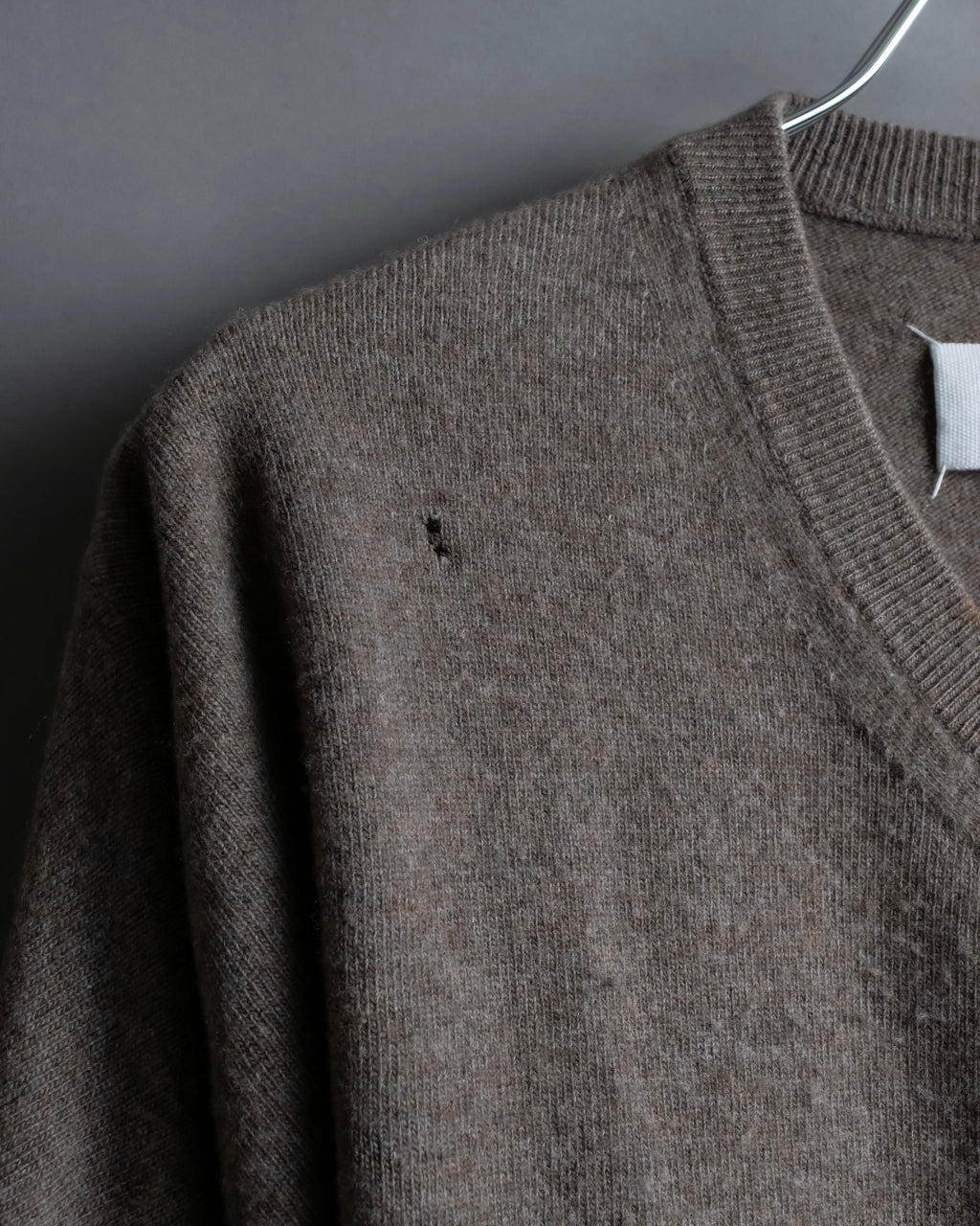 "MAISON MARGIELA 2005's AW " Twisted detail V-neck knit