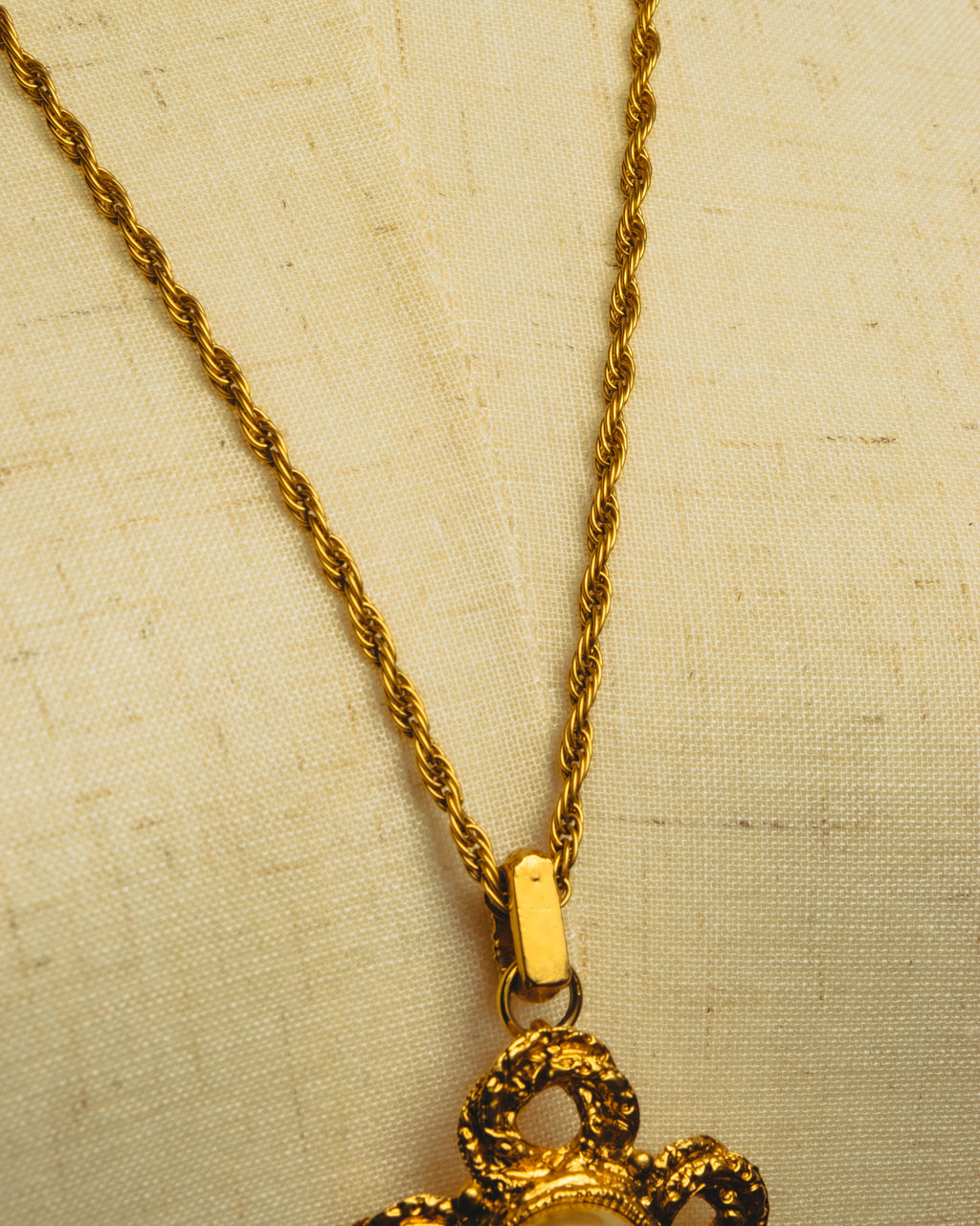 -SPECIAL- "YVES SAINT LAURENT" 80's-90's Baroque pearl textured gold pendant necklace