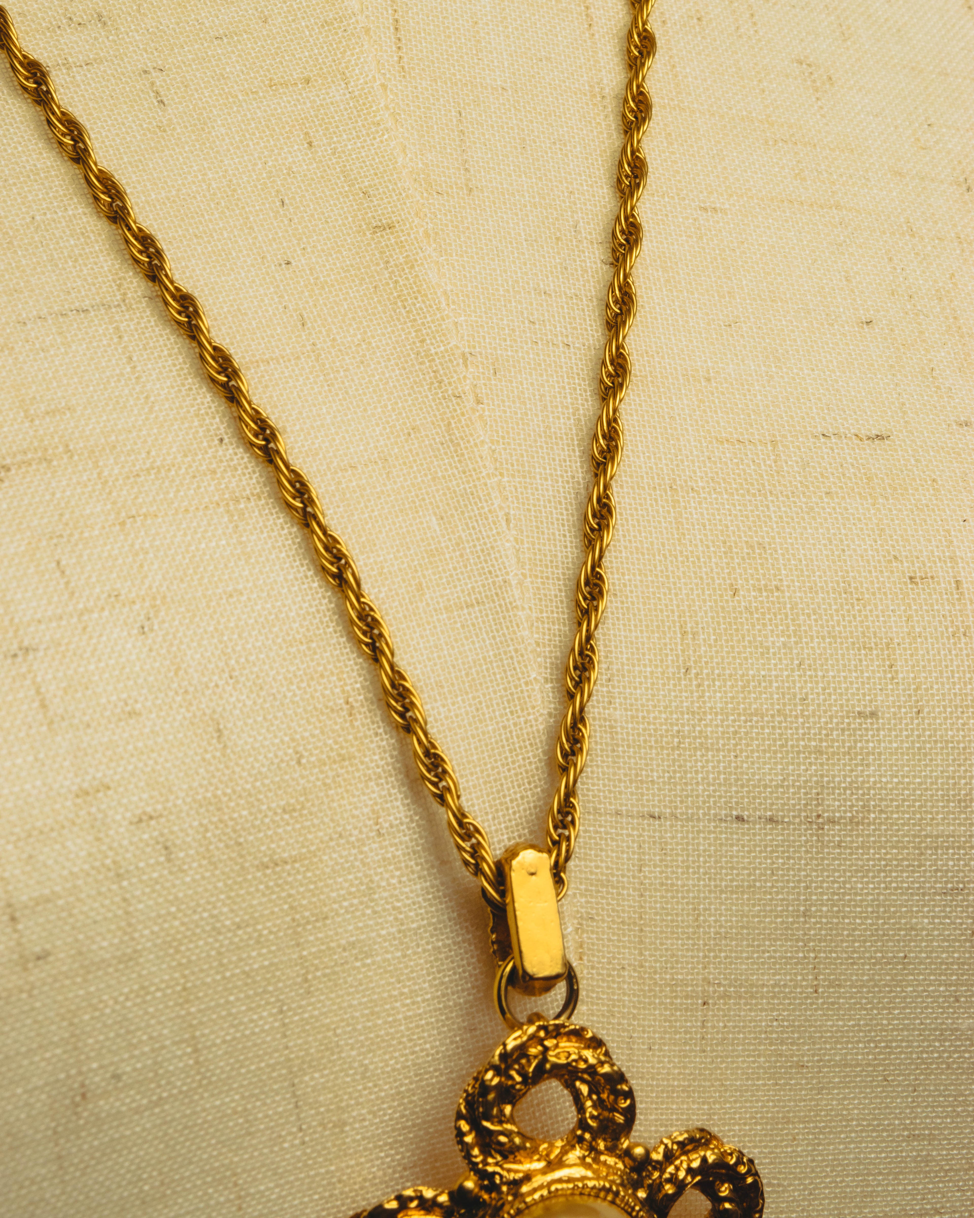 -SPECIAL- "YVES SAINT LAURENT" 80's-90's Baroque pearl textured gold pendant necklace