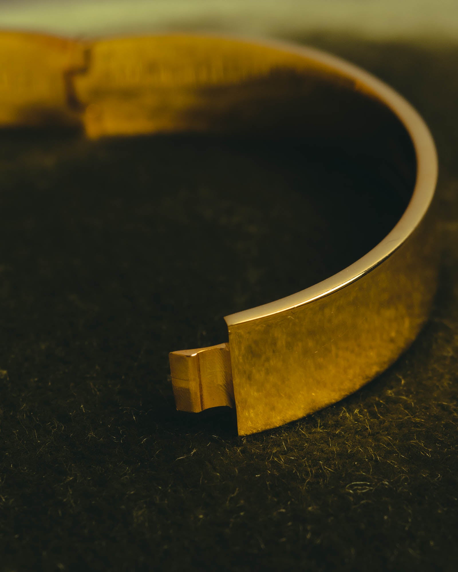 "Chloé" 2010's Gold tone pearl hinged cuff bracelet