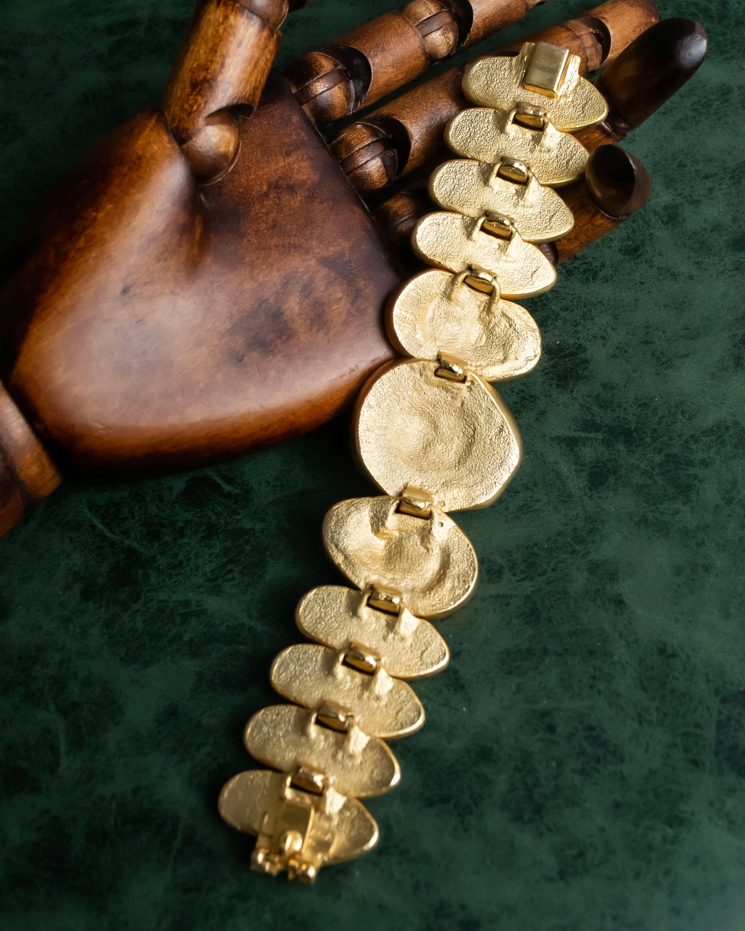 "BALENCIAGA" Wavy uneven motif design gold bracelet