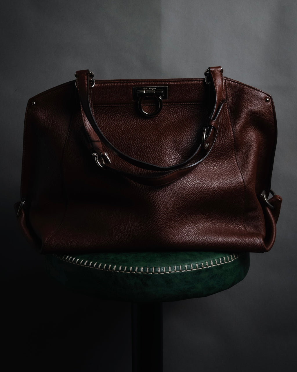 "Salvatore Ferragamo" 90’s-00’s Gancini hardware pebbled leather tote bag