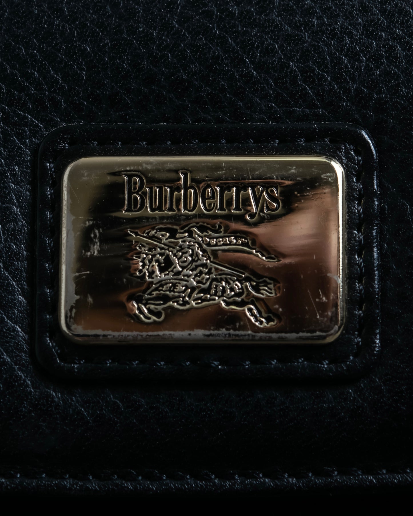 "BURBERRYS" Logo engraved tubular handbag