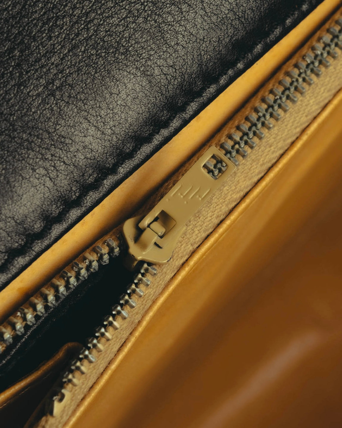 "CELINE" 70's-80's Classic horsebit leather shoulder handbag