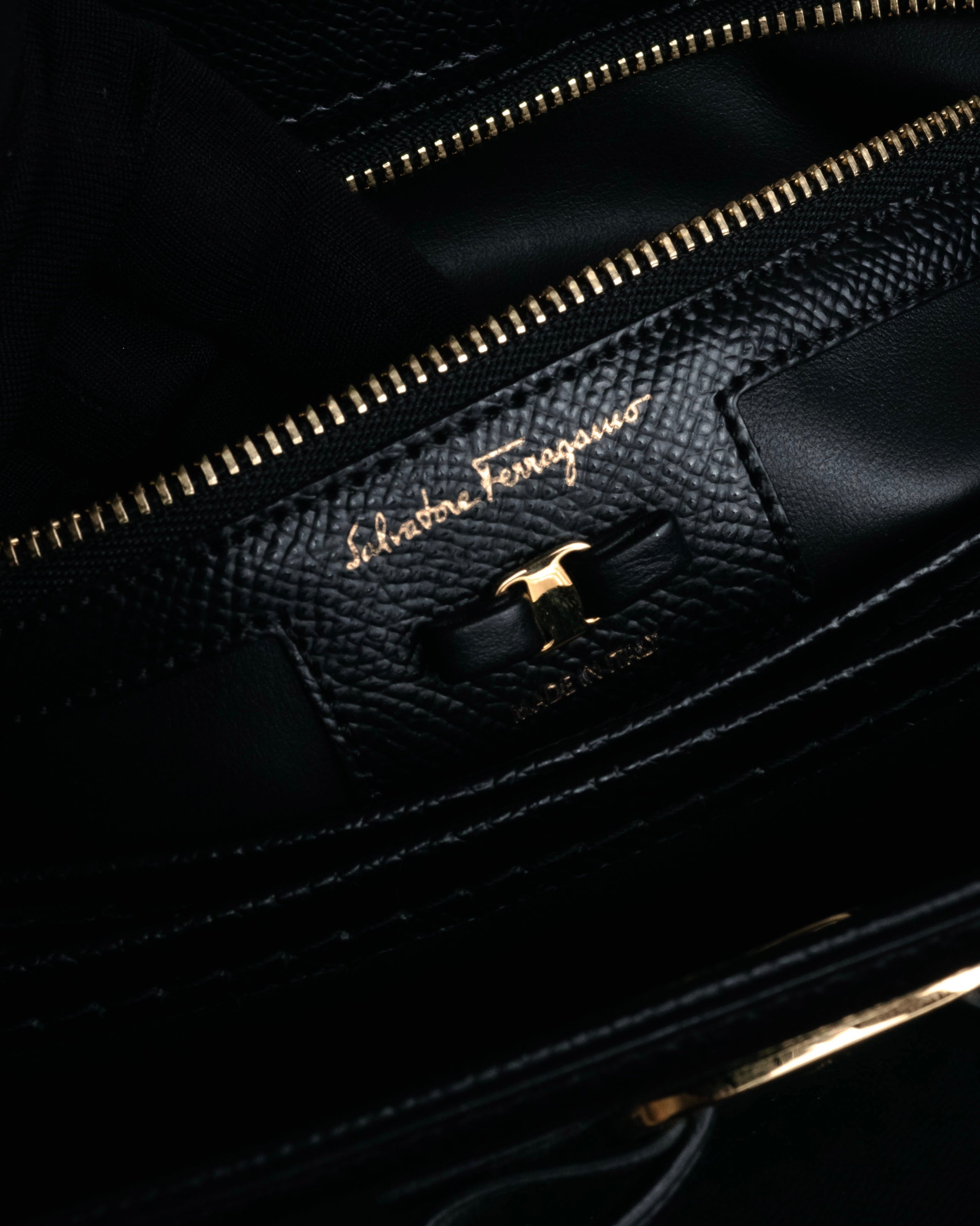 “Salvatore Ferragamo” 2010’s Vara chain leather tote bag