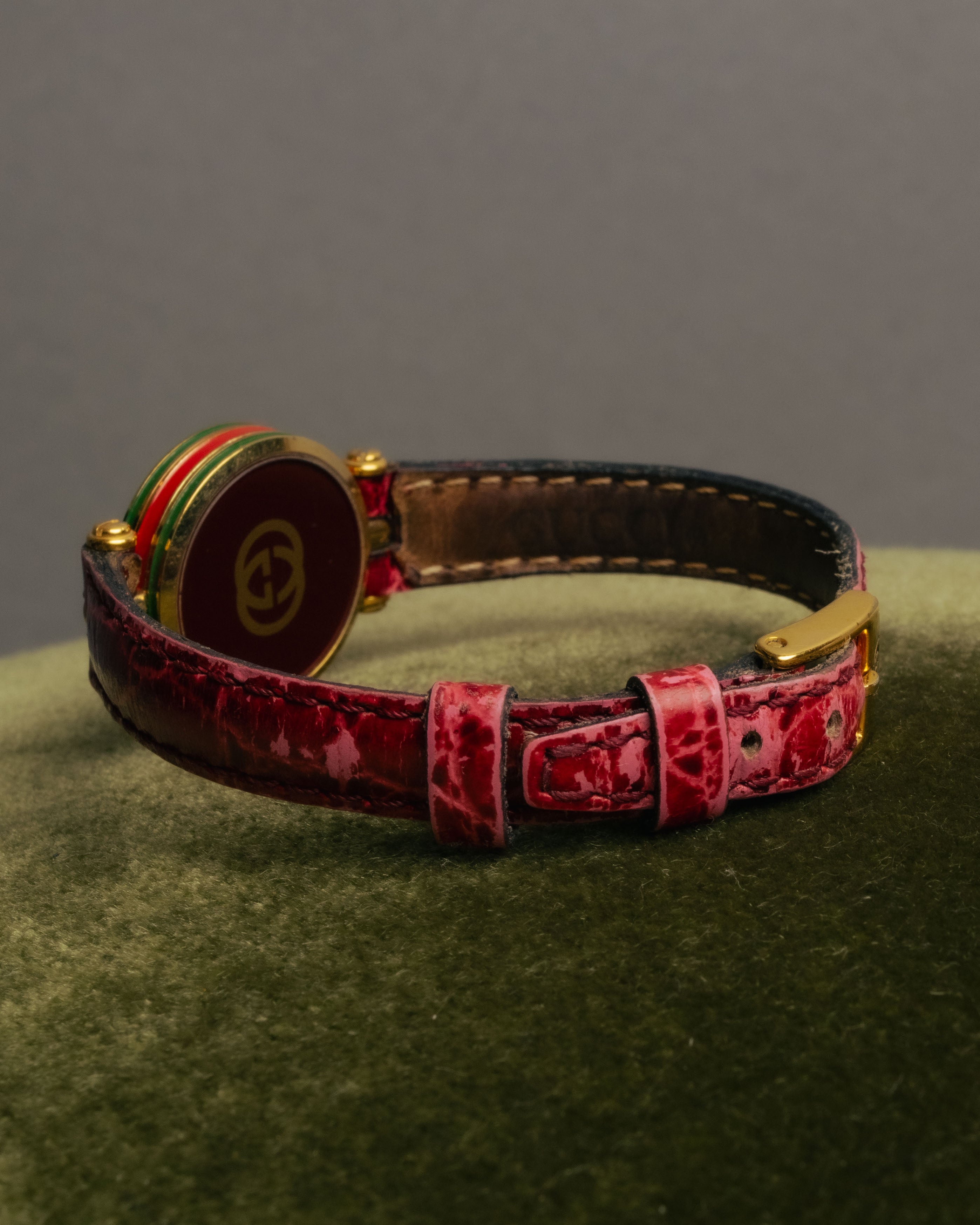 "GUCCI" 80's-90's Sherry line web stripe round watch with roman dial