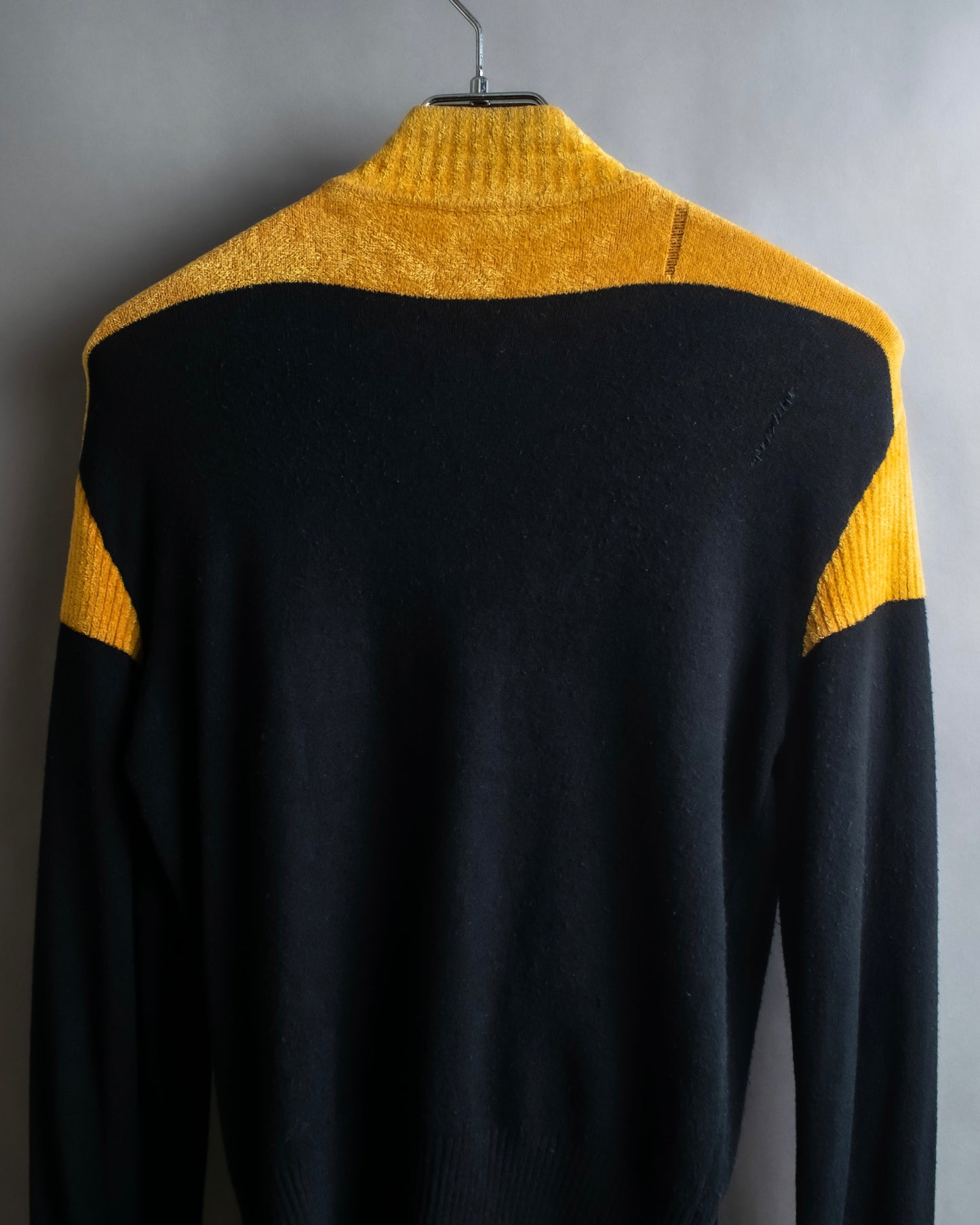 "Vivienne Westwood" Two-tone ribbed switching cardigan