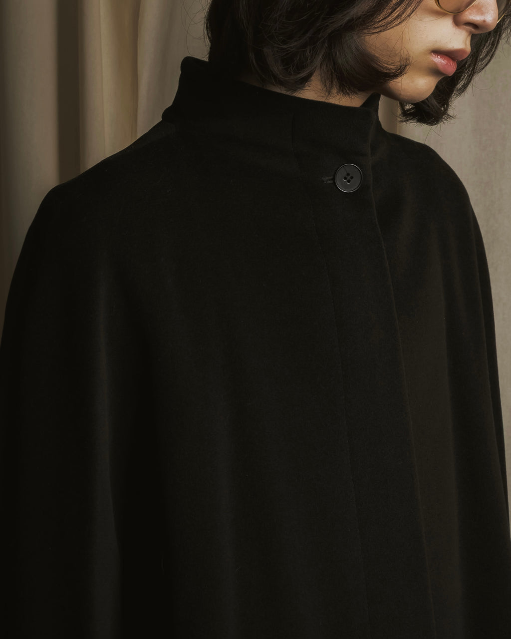 Abrigo con cuello alto y cinturón de los años 90-00 de Max Mara