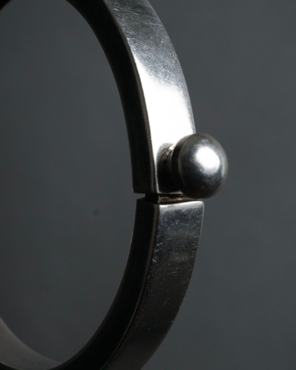 “BOTTEGA VENETA” 2019-2024 Sculptural hinged bangle