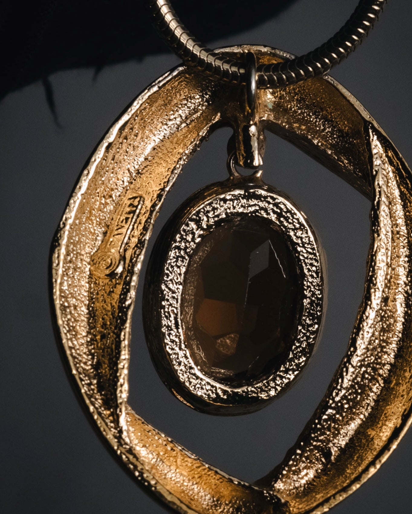 "Vintage" 80’s Sculptural oval stone pendant necklace