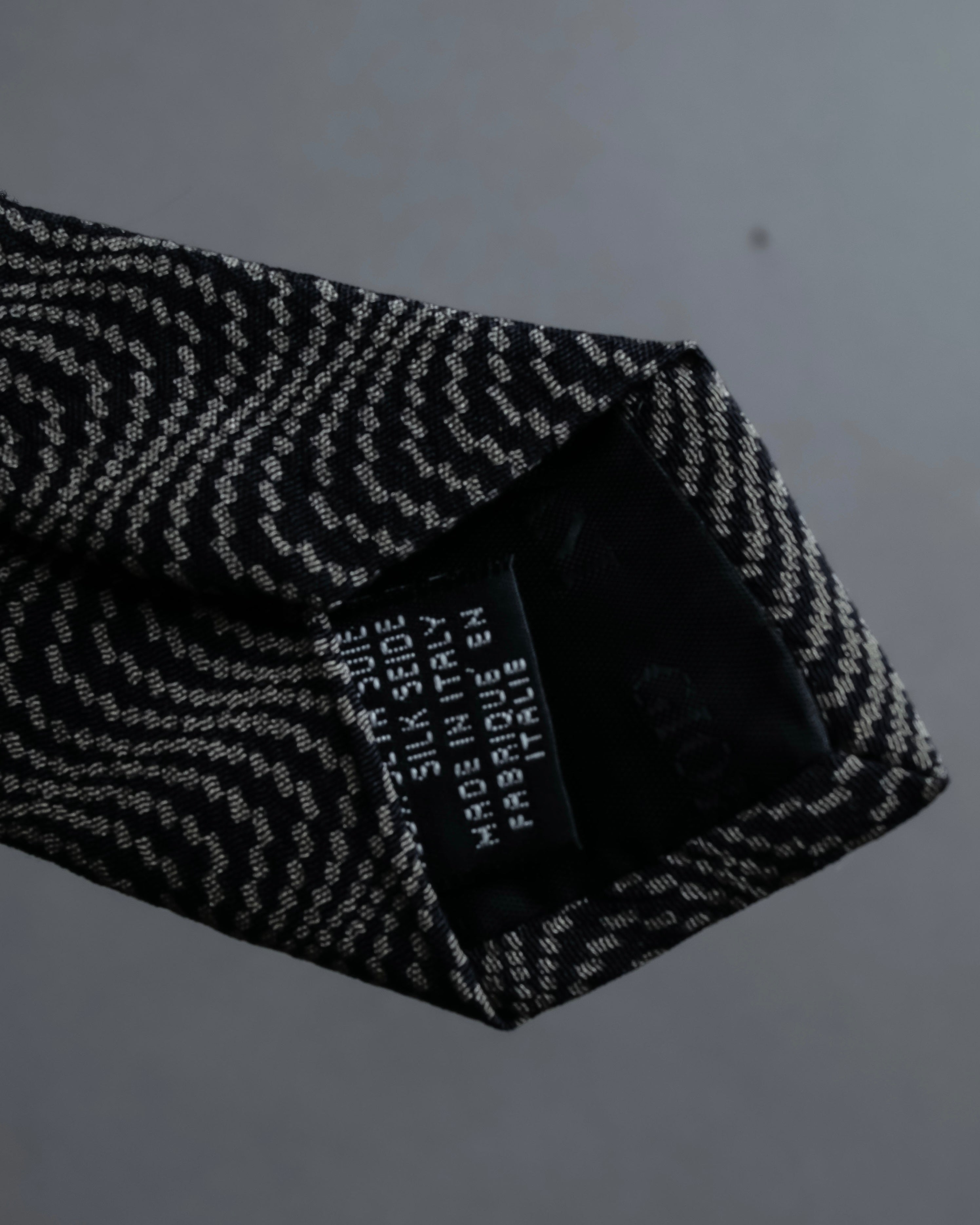 "GIORGIO ARMANI" Finely swaying wave pattern necktie