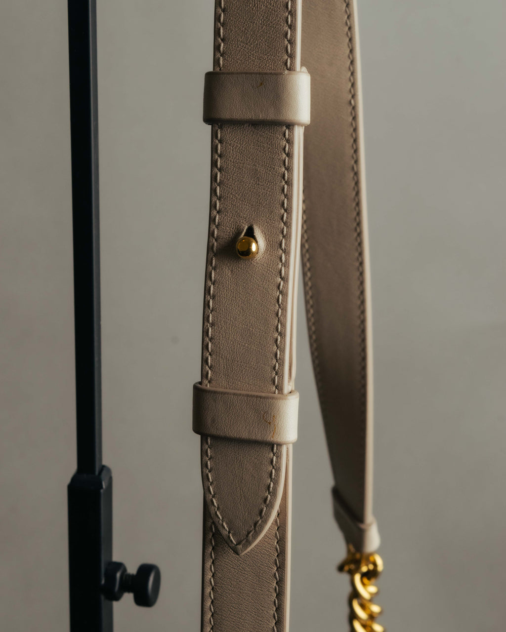 -SPECIAL- “Salvatore Ferragamo” 2020-2022 Woven vara chain shoulder bag