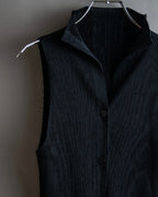 "PLEATS PLEASE ISSEY MIYAKE"
Narrow pleated sleeveless dress