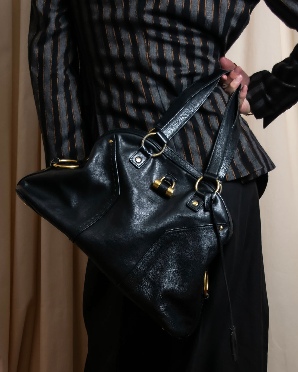 "YVES SAINT LAURENT" Gold parts design Muse toe leather bag