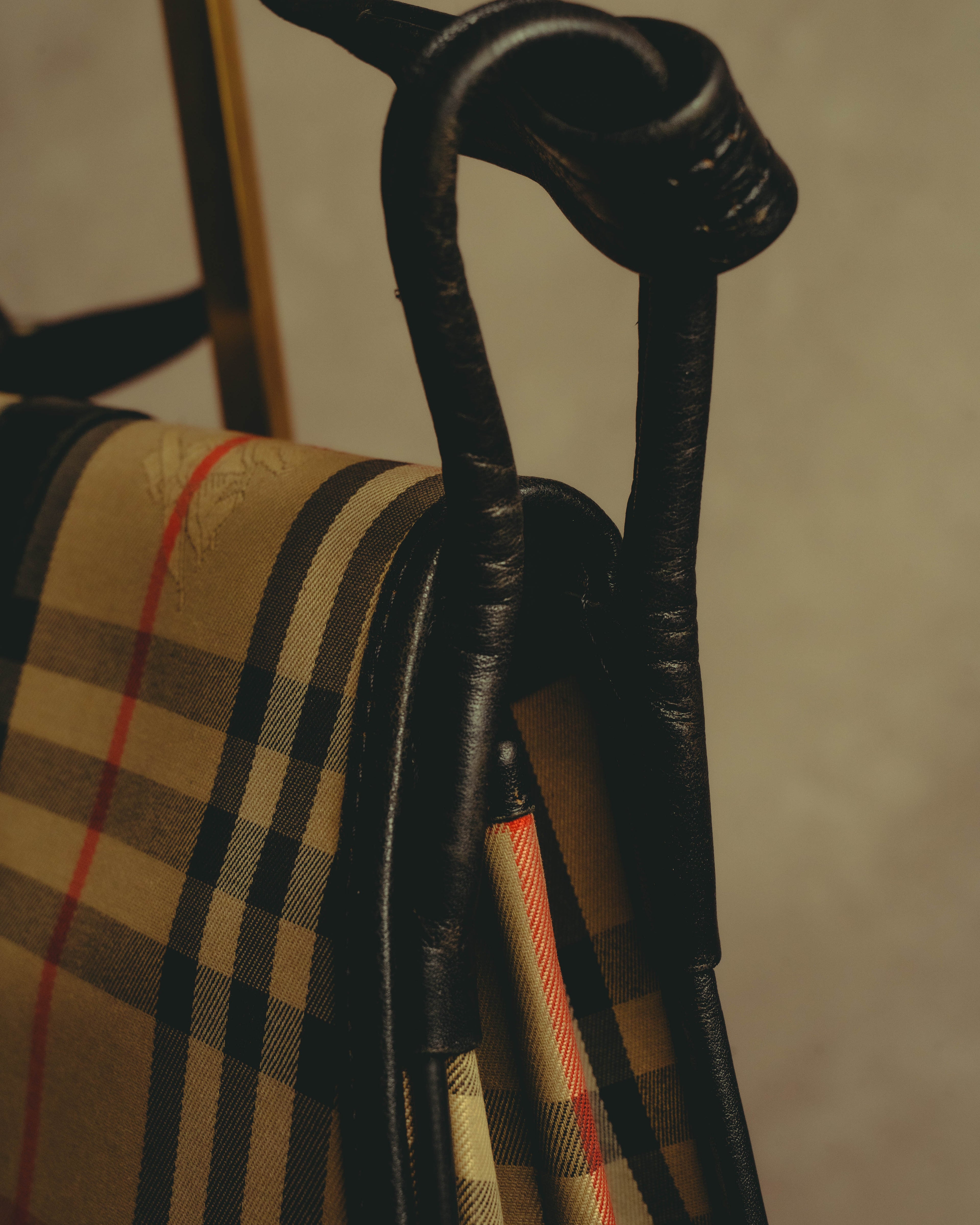 “Burberrys” 80’s-90’s Shadow horse check saddle shoulder bag