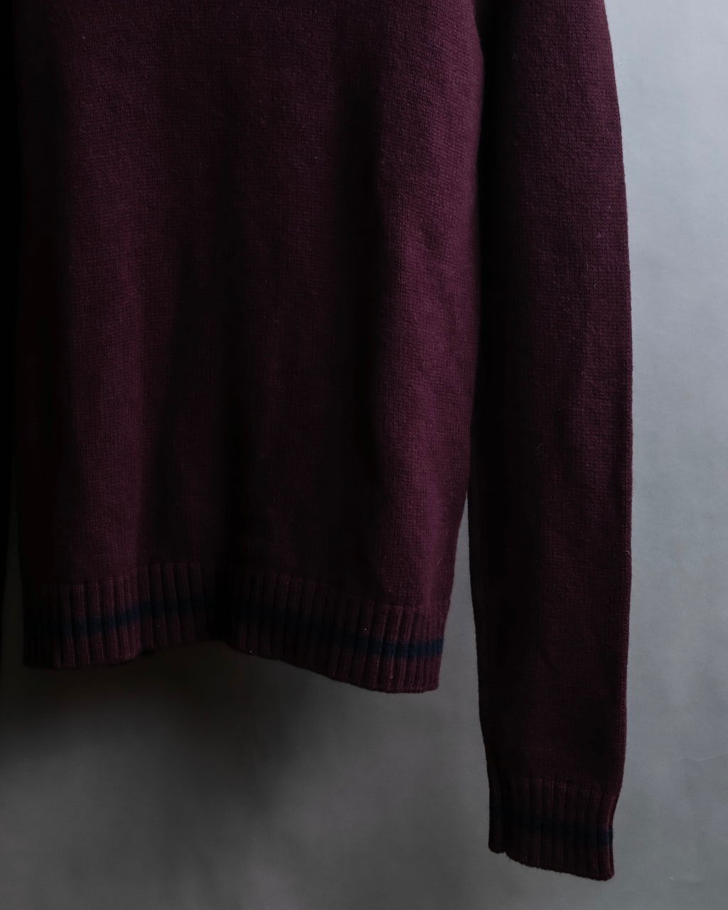 "MAISON MARGIELA"
20AW burgundy color V-neck knit