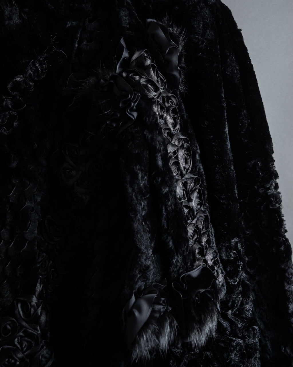 -SPECIAL- "FENDI" 90s Karl Lagerfeld-era lattice fur cape