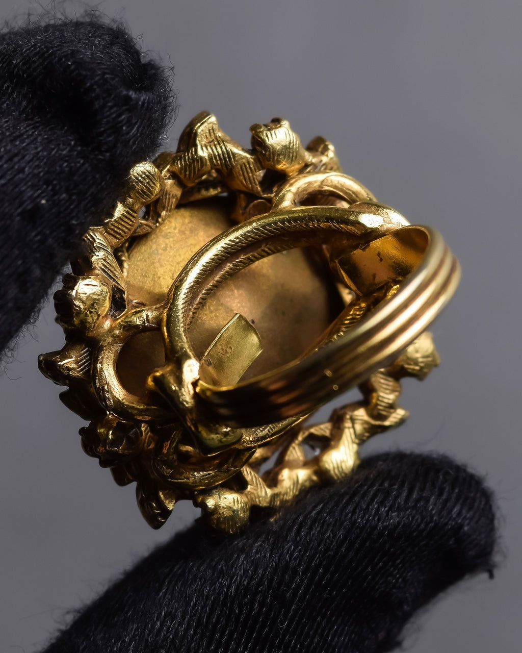"Vintage glass stone top golden ring"