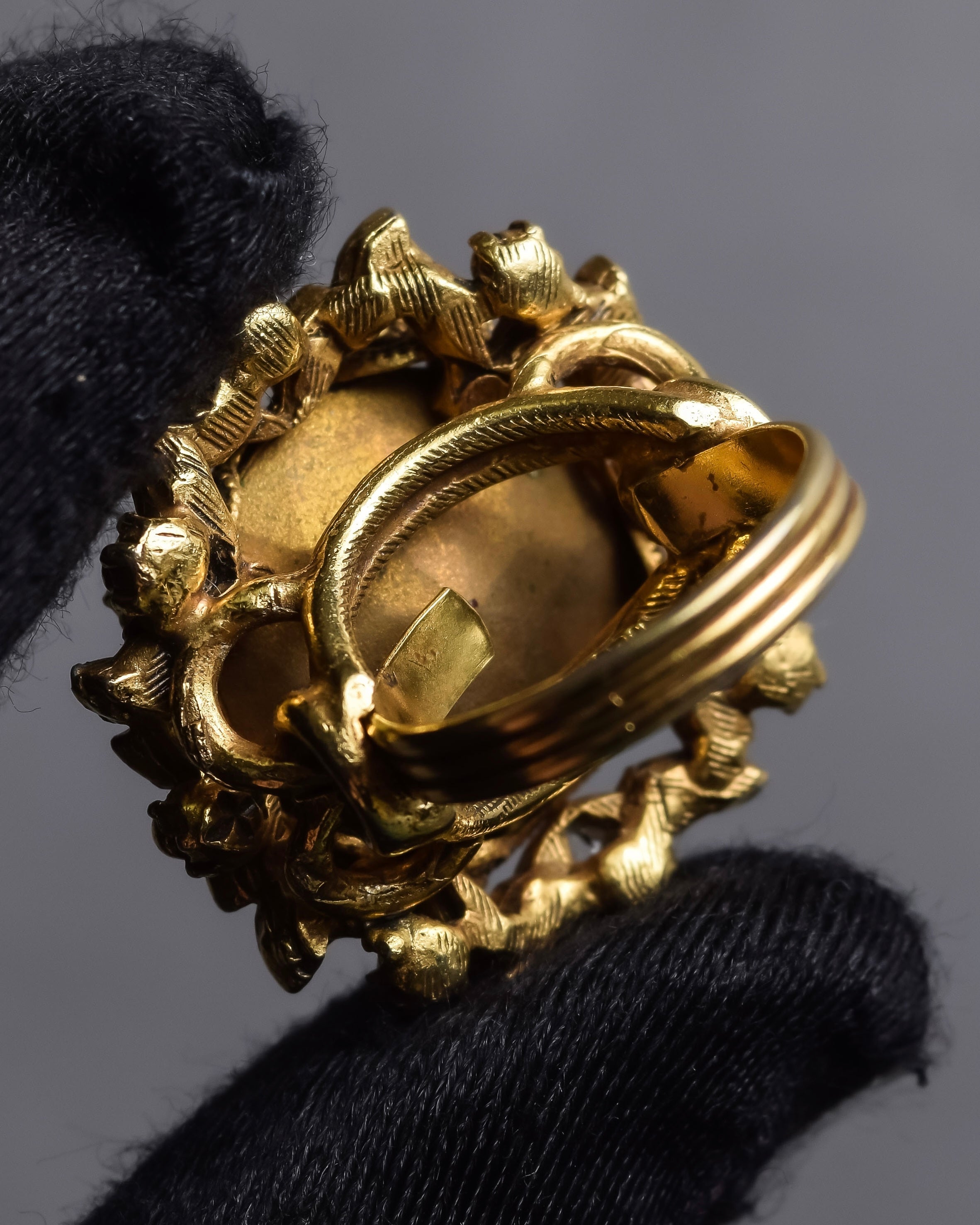 "Vintage glass stone top golden ring"