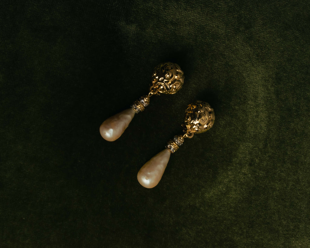 "Yves Saint Laurent" 80's-90's Pearl clip on drop earrings
