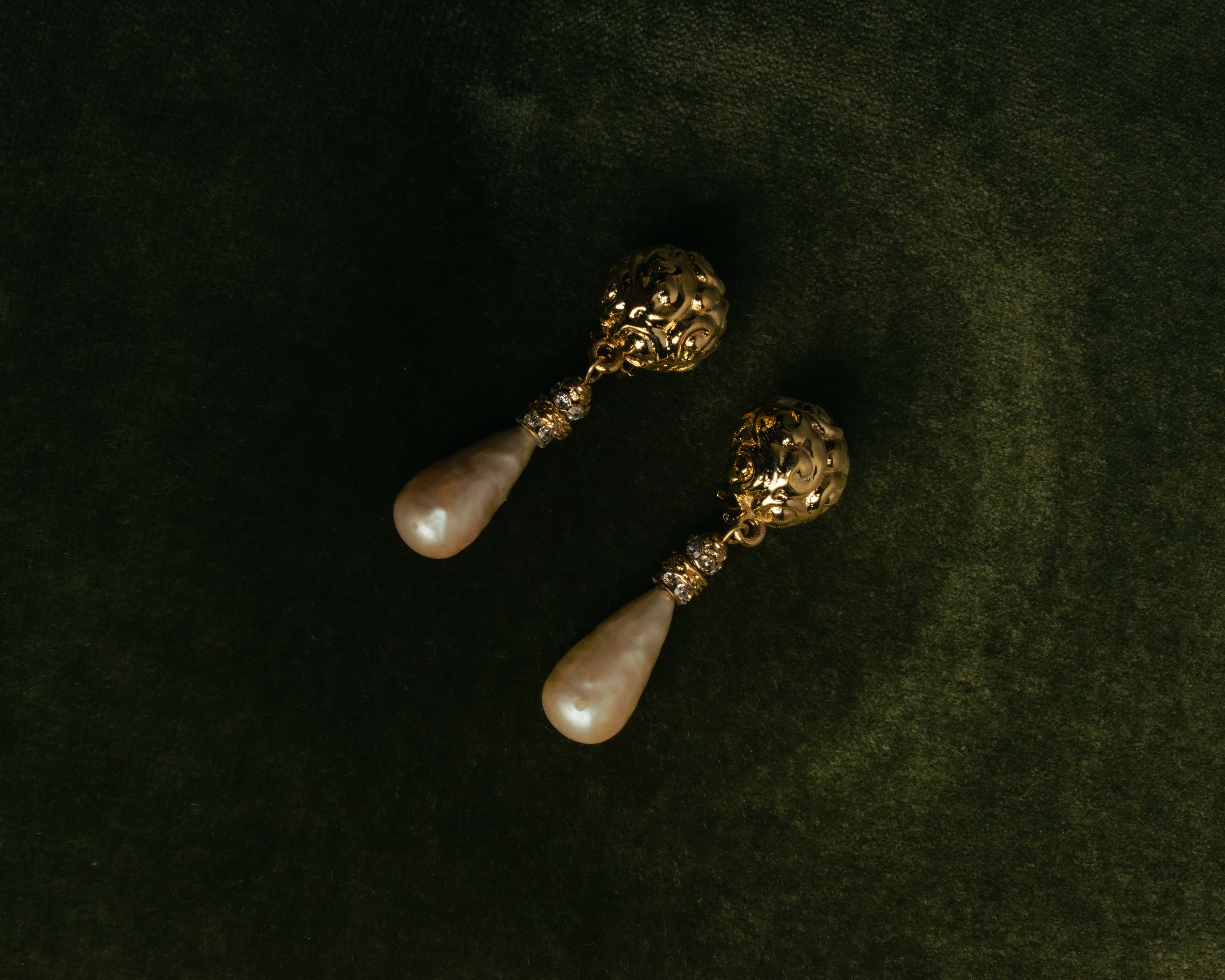 "Yves Saint Laurent" 80's-90's Pearl clip on drop earrings