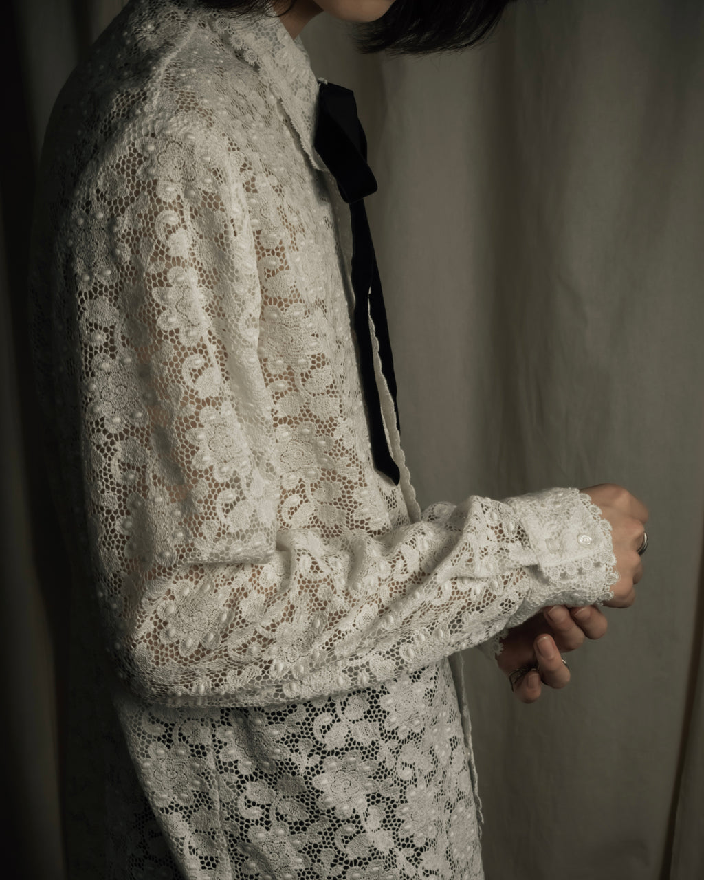 "GUCCI" Michele period floral lace design bow tie shirt