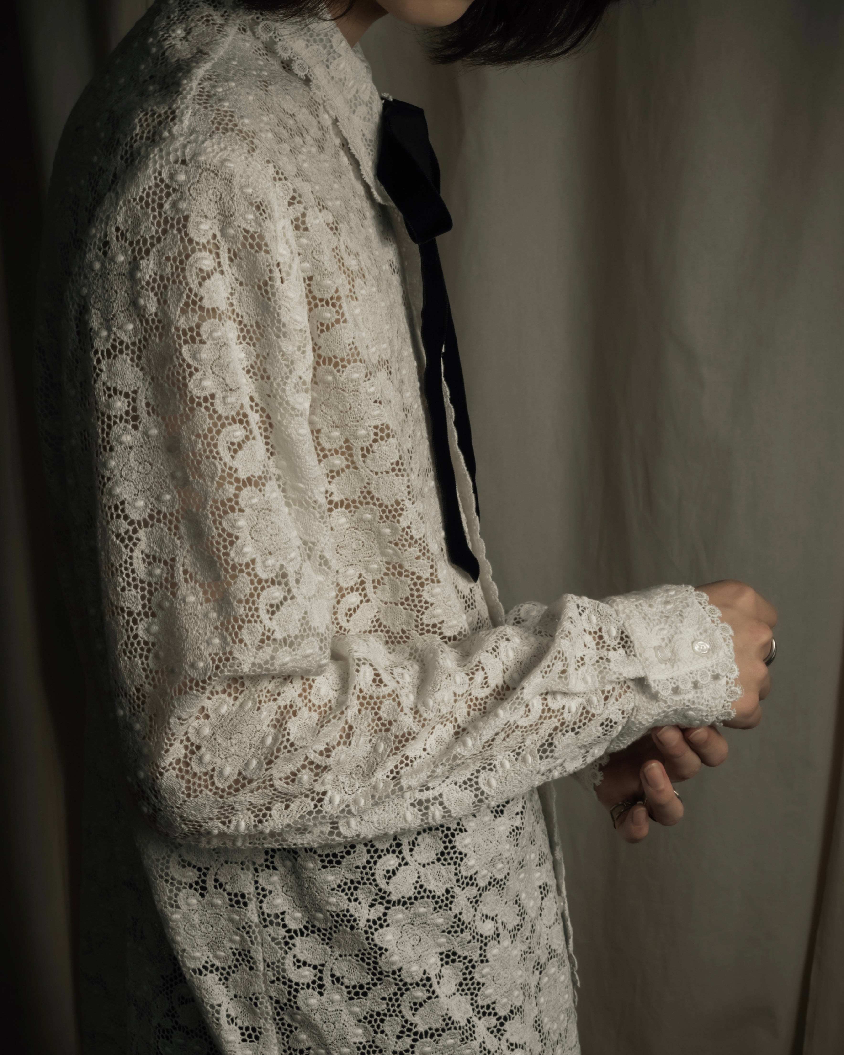 "GUCCI" Michele period floral lace design bow tie shirt