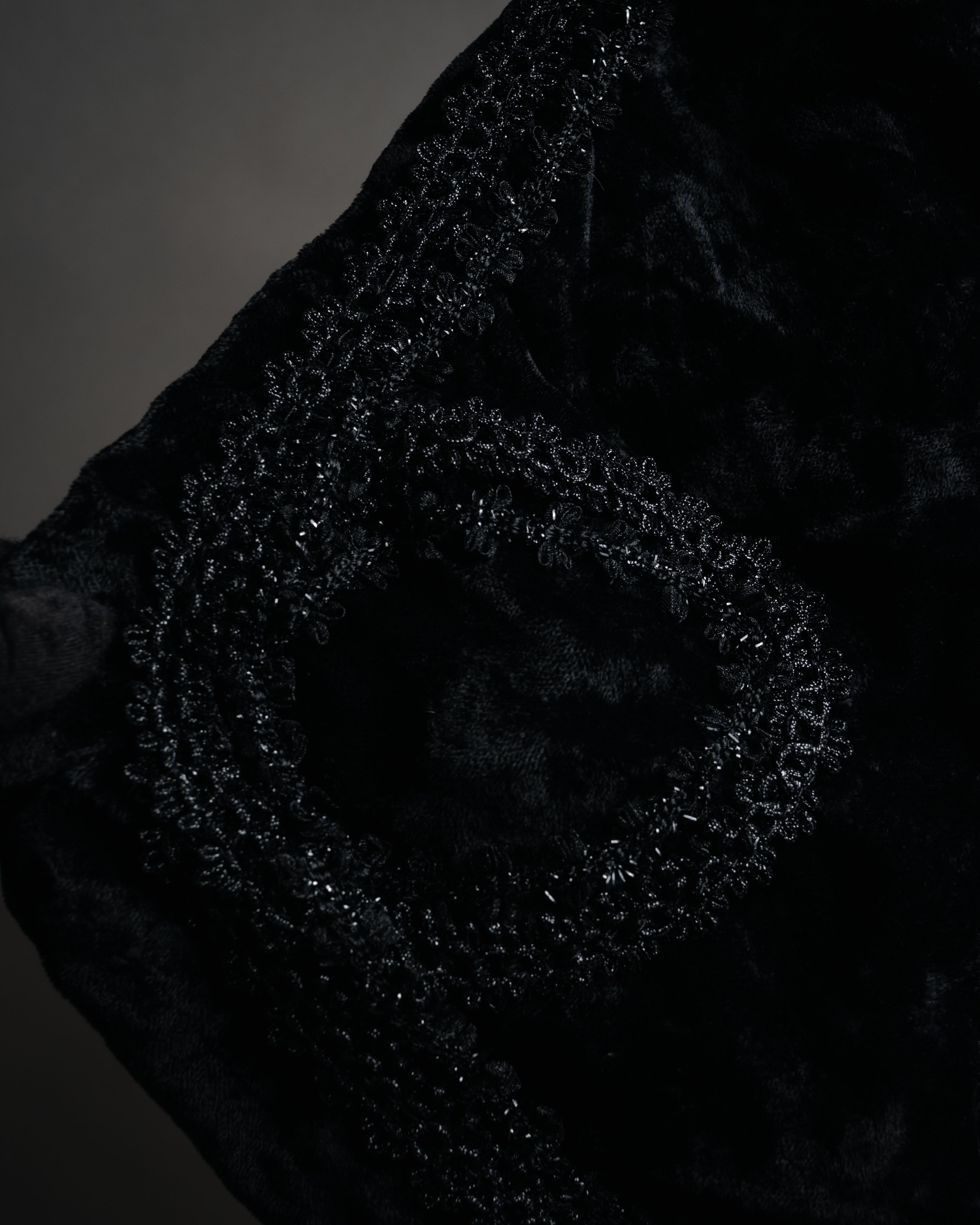 “COMME des GARÇONS” 2005 AW Velvet lace circle handle bag