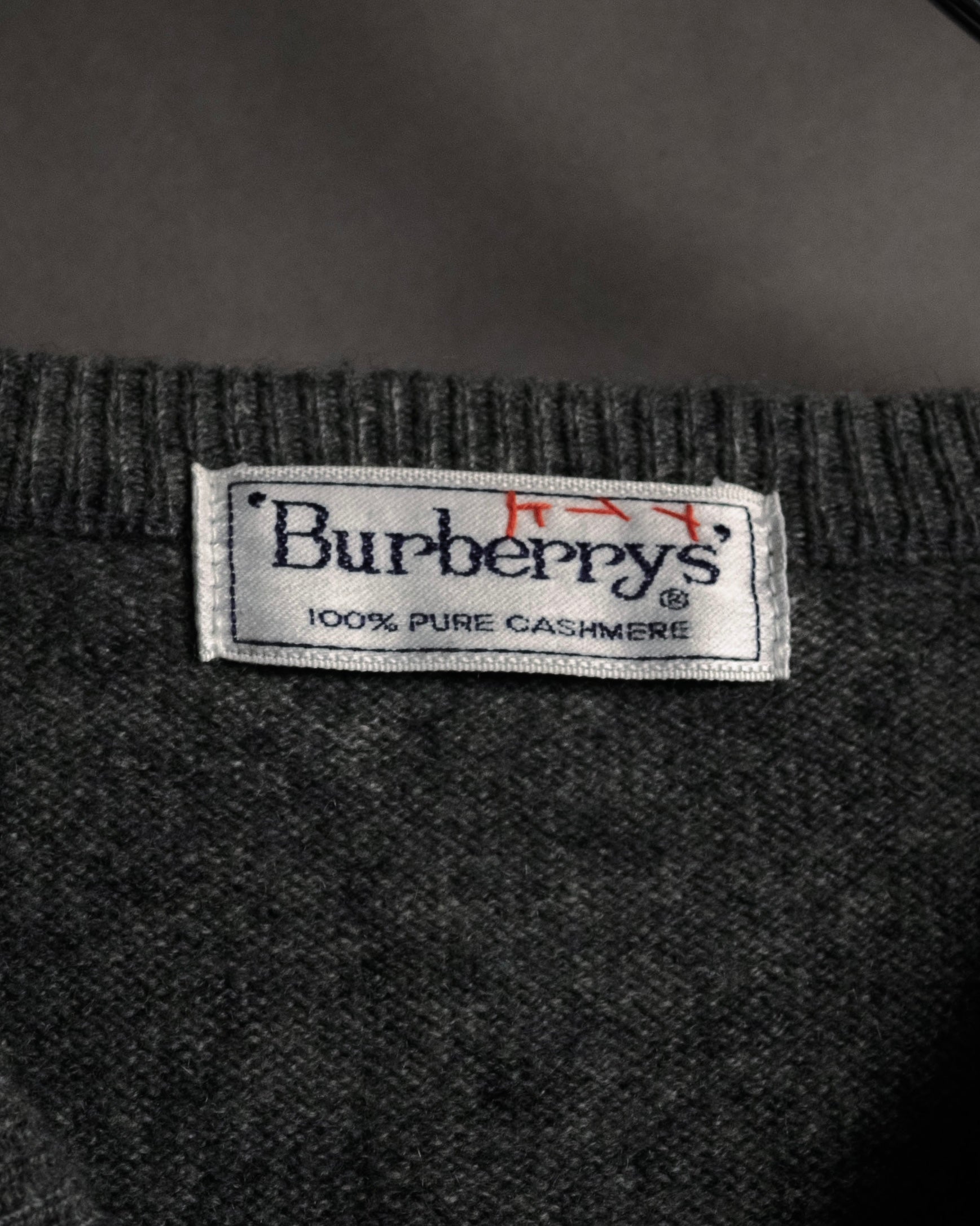 “Burberrys” 90’s pure cashmere v-neck knit sweater