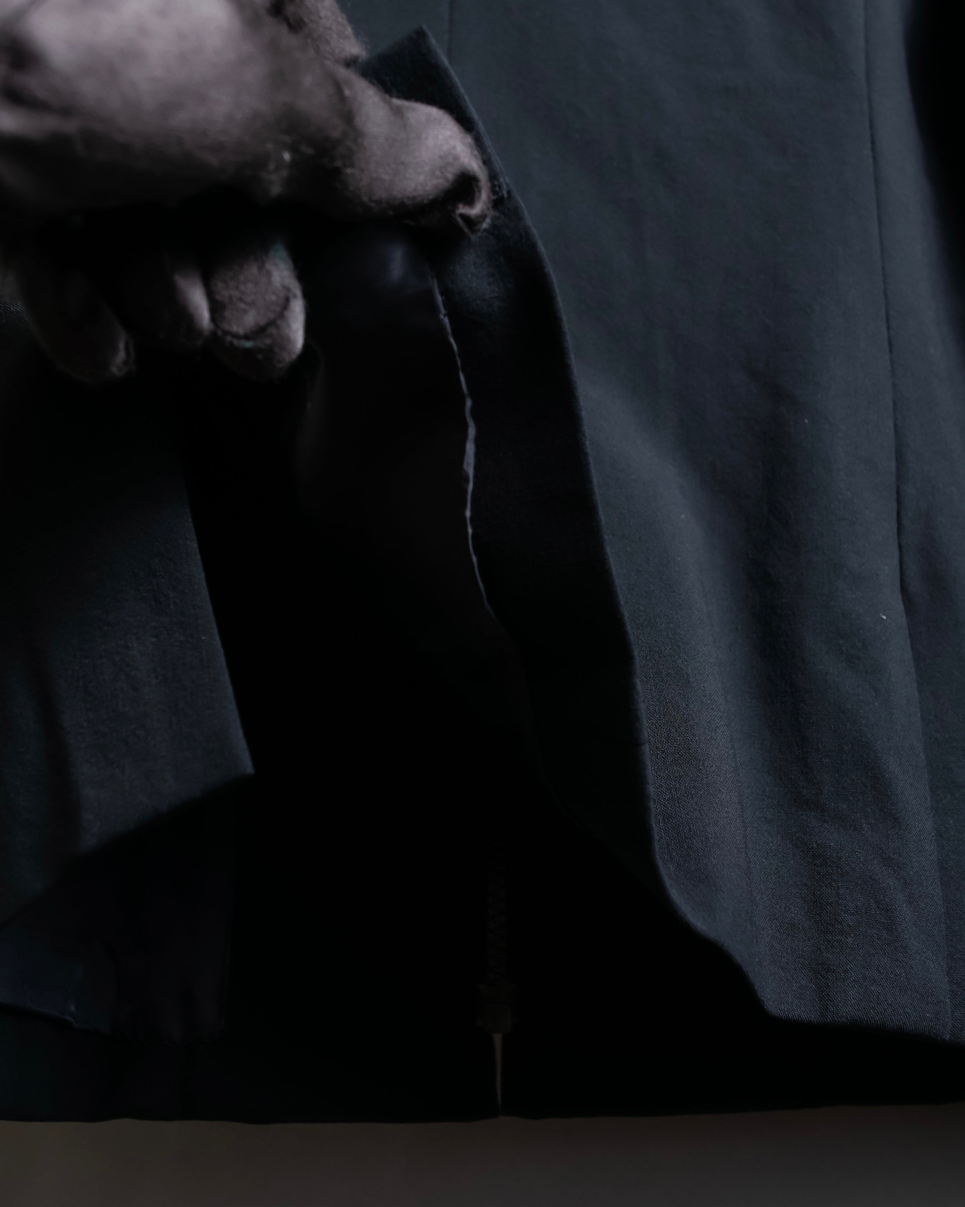 “ISSEY MIYAKE” Chin belt designed stand collar jacket