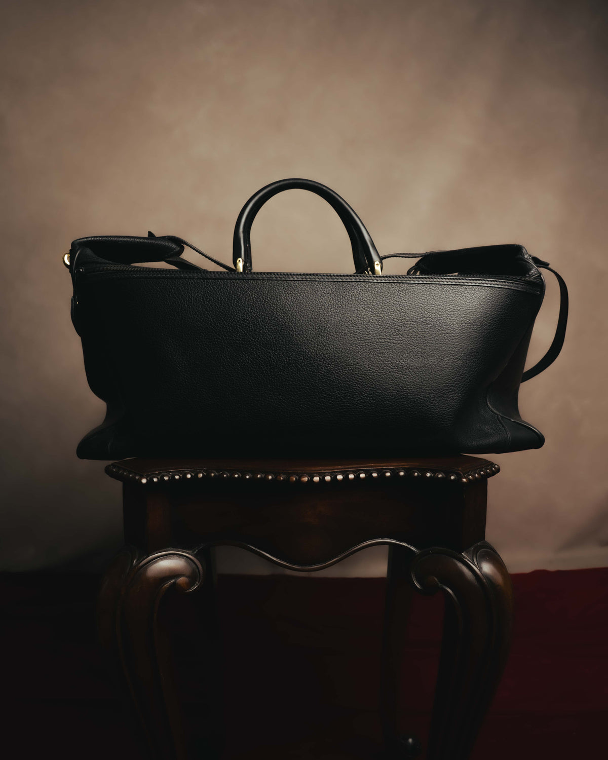 -SPECIAL- "GUCCI" 70's-80's Crest-detailed black leather two-way duffle bag