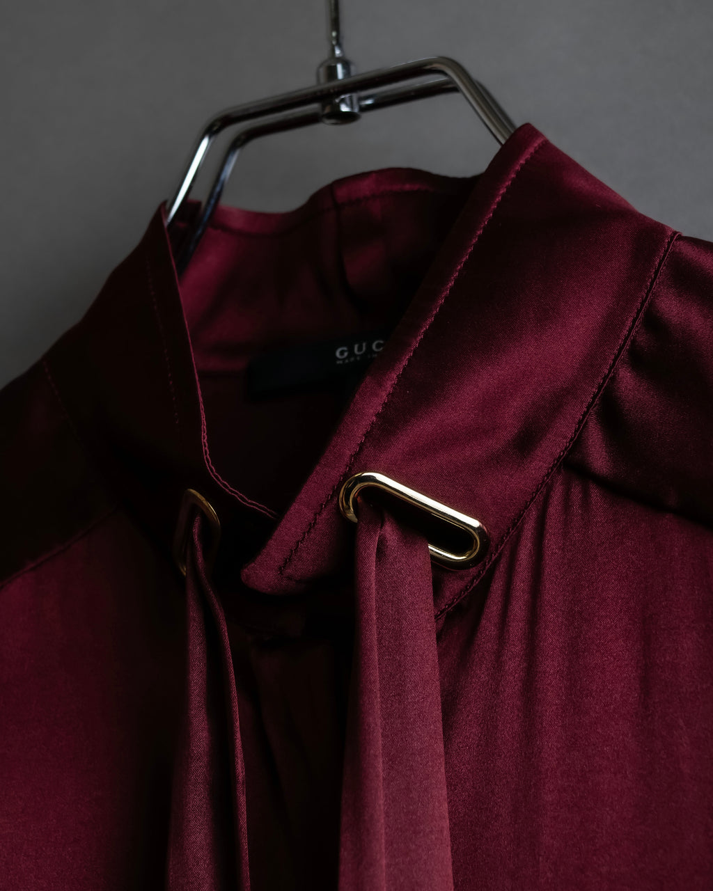 "GUCCI" Beautiful burgundy color silk bowtie shirt