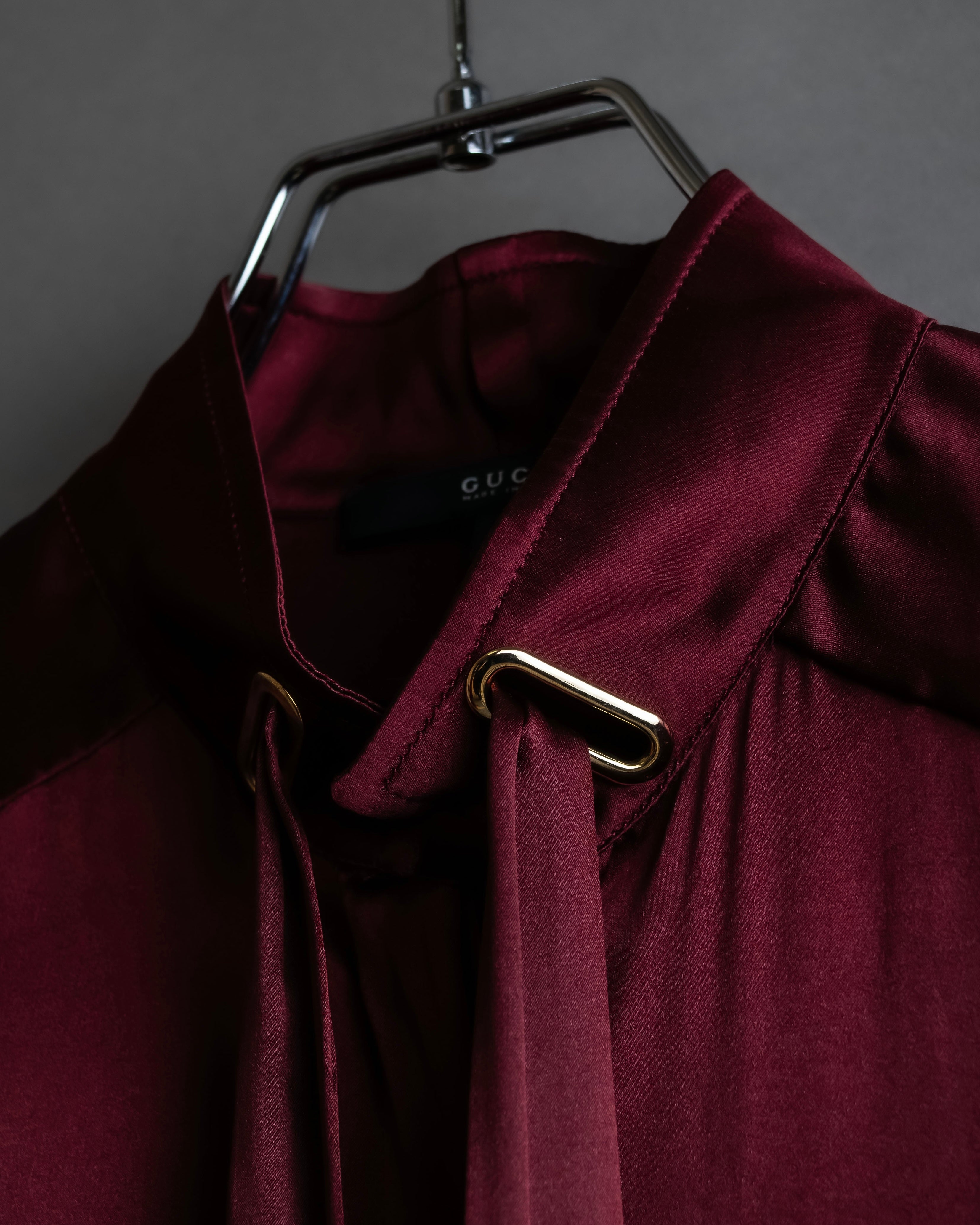 "GUCCI" Beautiful burgundy color silk bowtie shirt