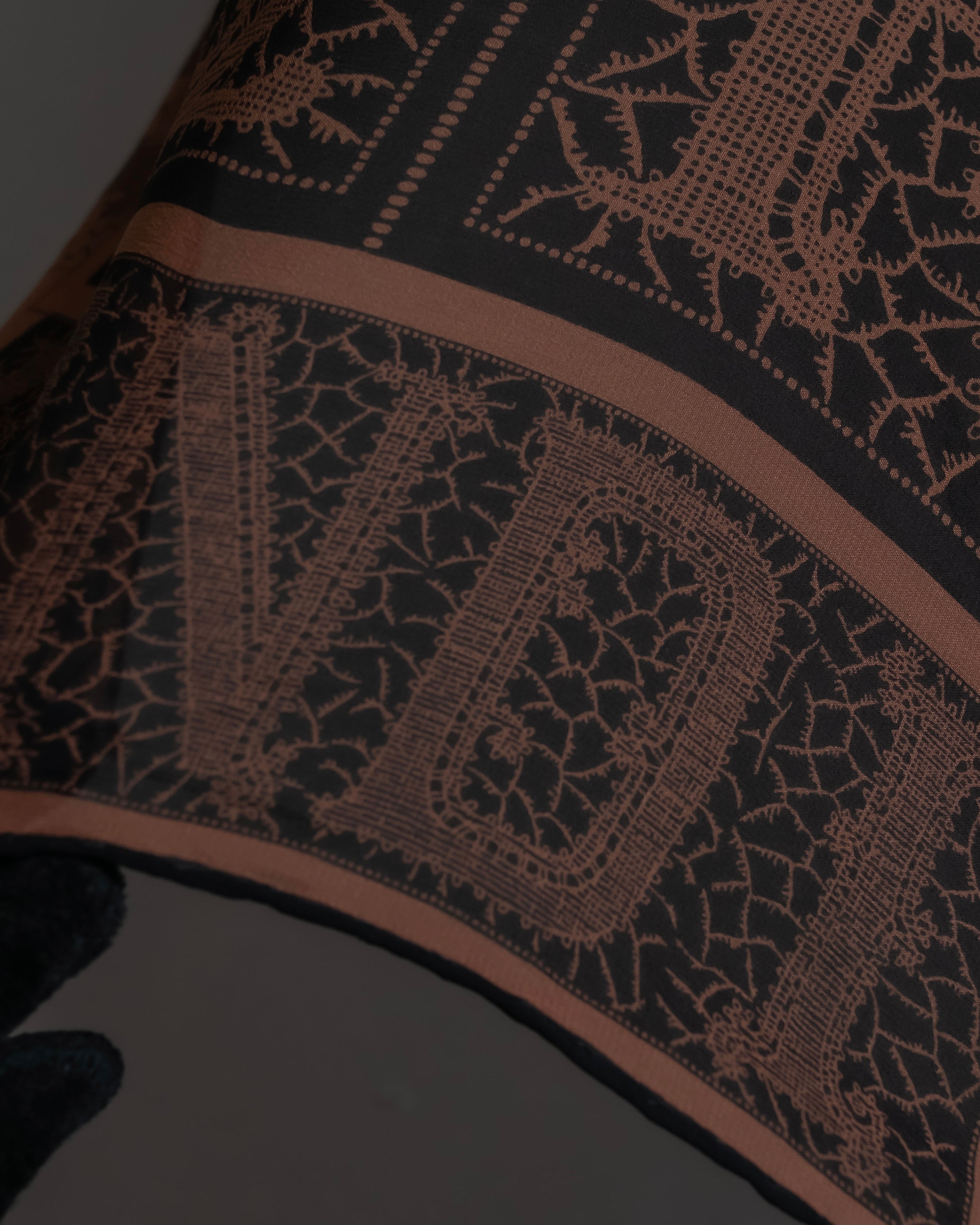 "FENDI" Logo engraved lace motif scarf