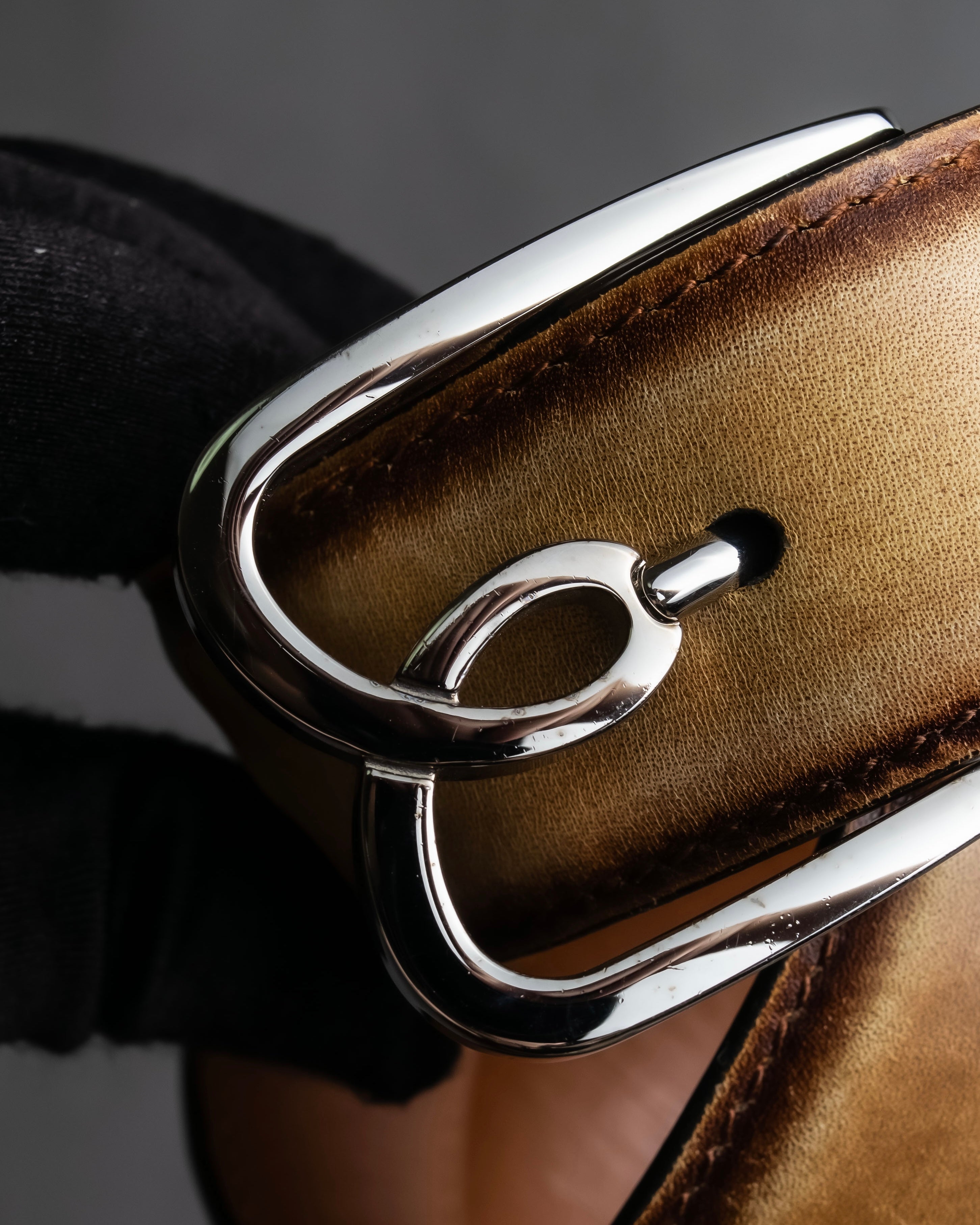 "Berluti" Patina finish curved buckle leather belt