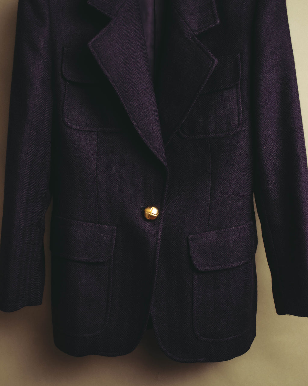 –SPECIAL– “GUCCI” 80’s-90’s Sculptural tailored blazer with gold buttons