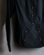 "Vivienne Westwood RED LABEL"
 Front button cutting design shirt