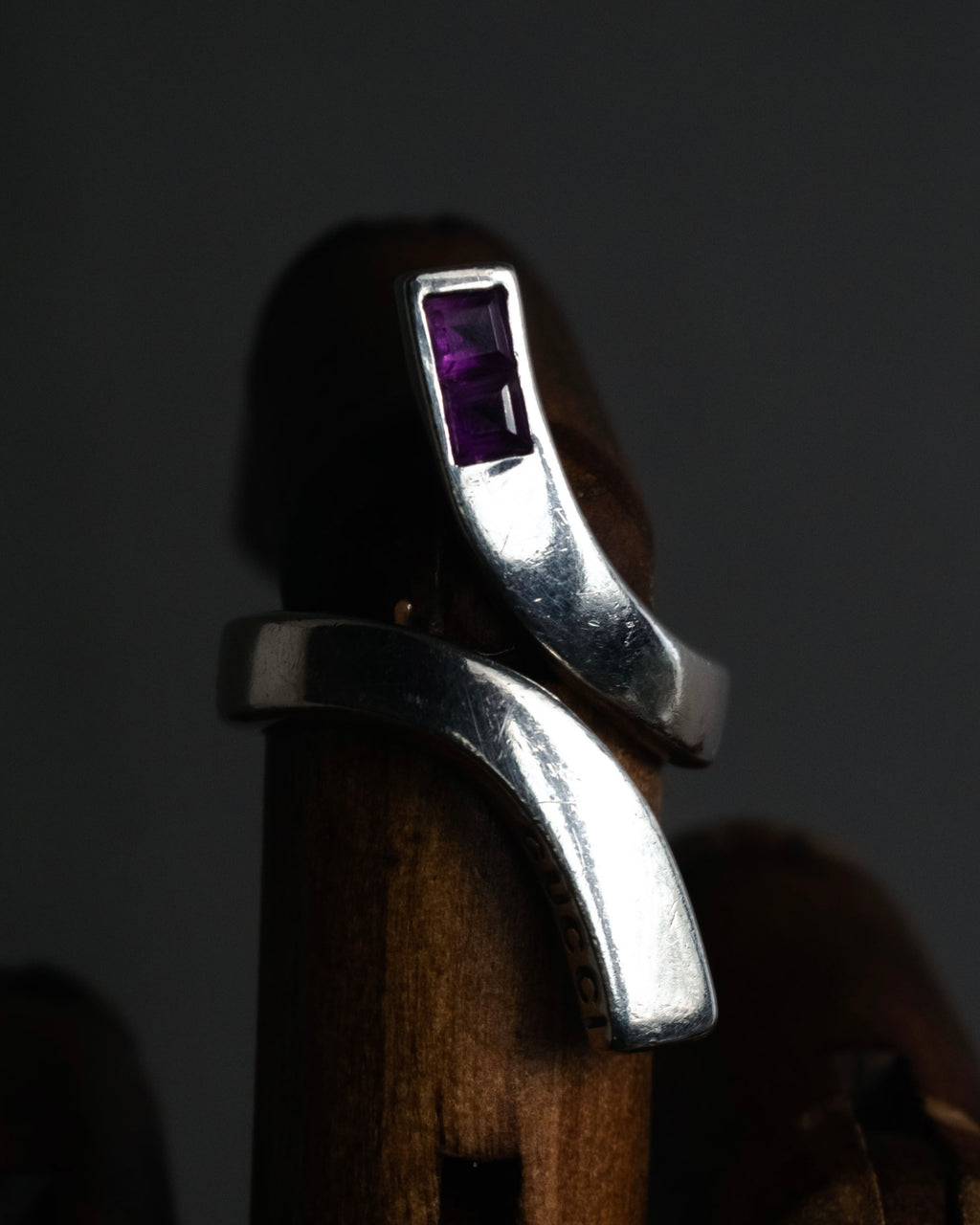 “GUCCI” 1990’s-2000’s Amethyst bypass silver ring