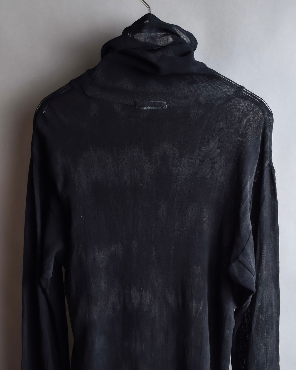 "ISSEY MIYAKE" Layered design high neck delicate knit