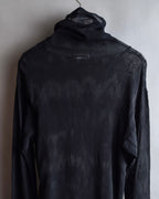 "ISSEY MIYAKE" Layered design high neck delicate knit