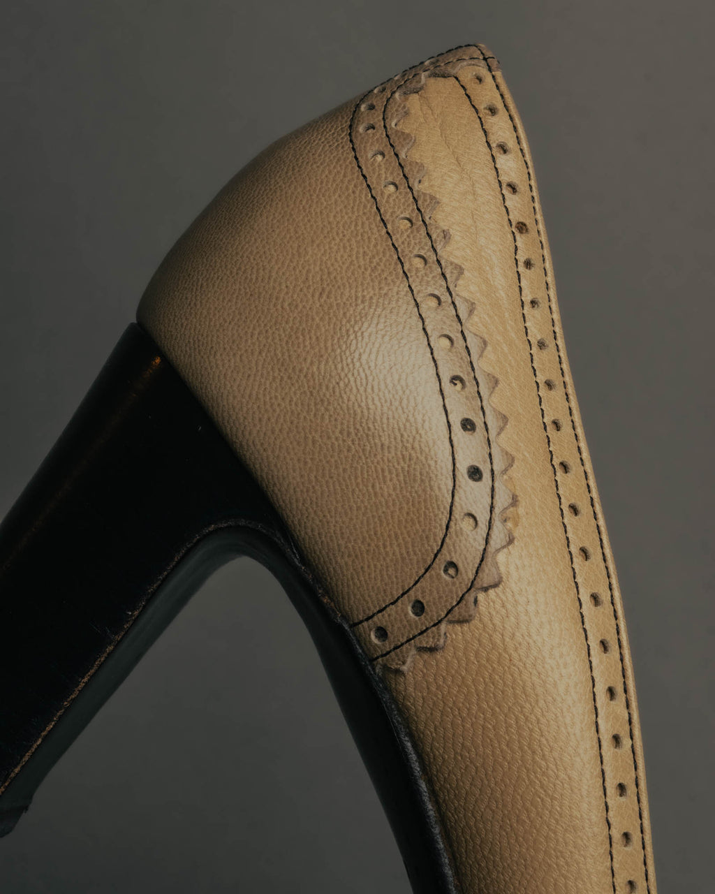 "HERMÈS" 80's-90's Classic bi-color leather tassel brogue pumps