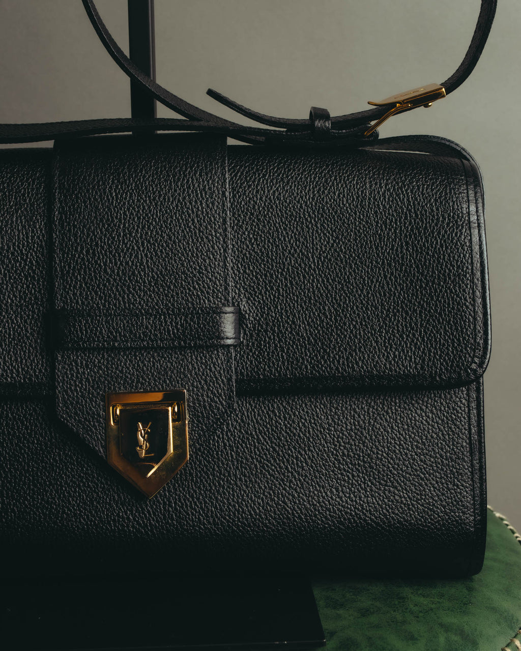 “Yves Saint Laurent” 90’s-00’s Cassandra logo one shoulder leather bag