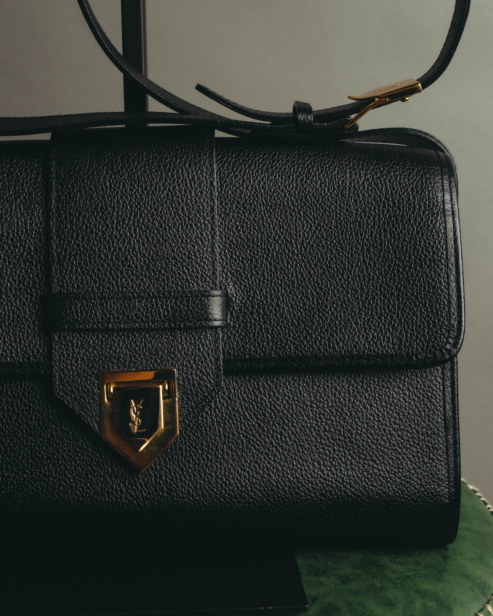 “Yves Saint Laurent” 90’s-00’s Cassandra logo one shoulder leather bag
