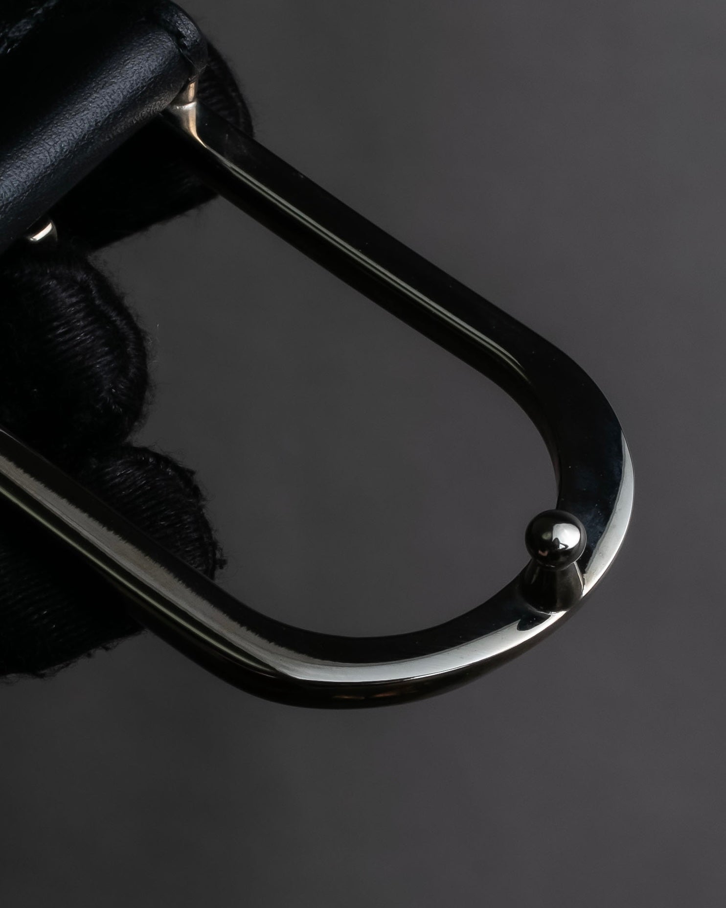 "GUCCI" Organic curved buckle design leather belt