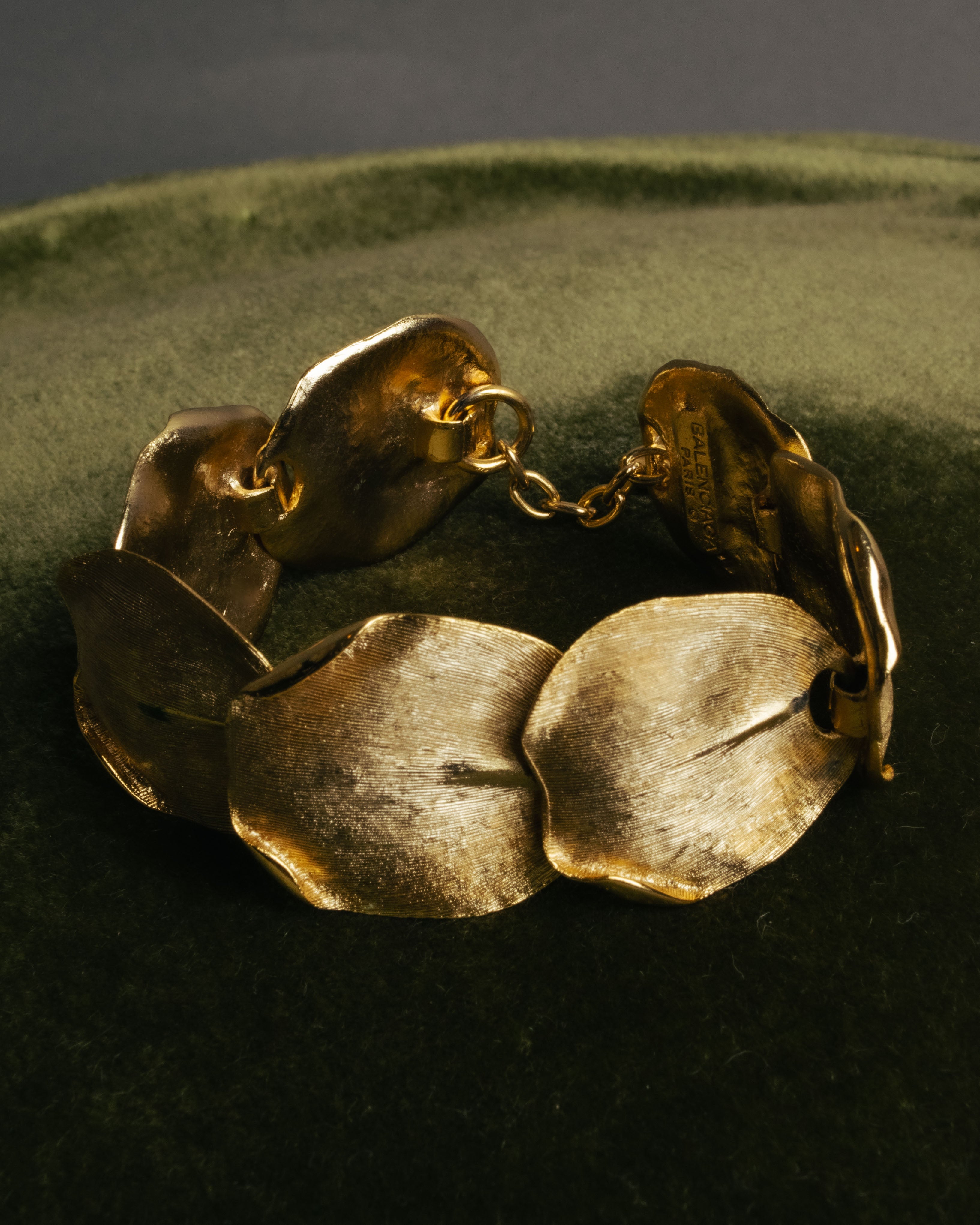 -SPECIAL- “BALENCIAGA” 2000-2012 Ghesquière era sculptural petal bracelet