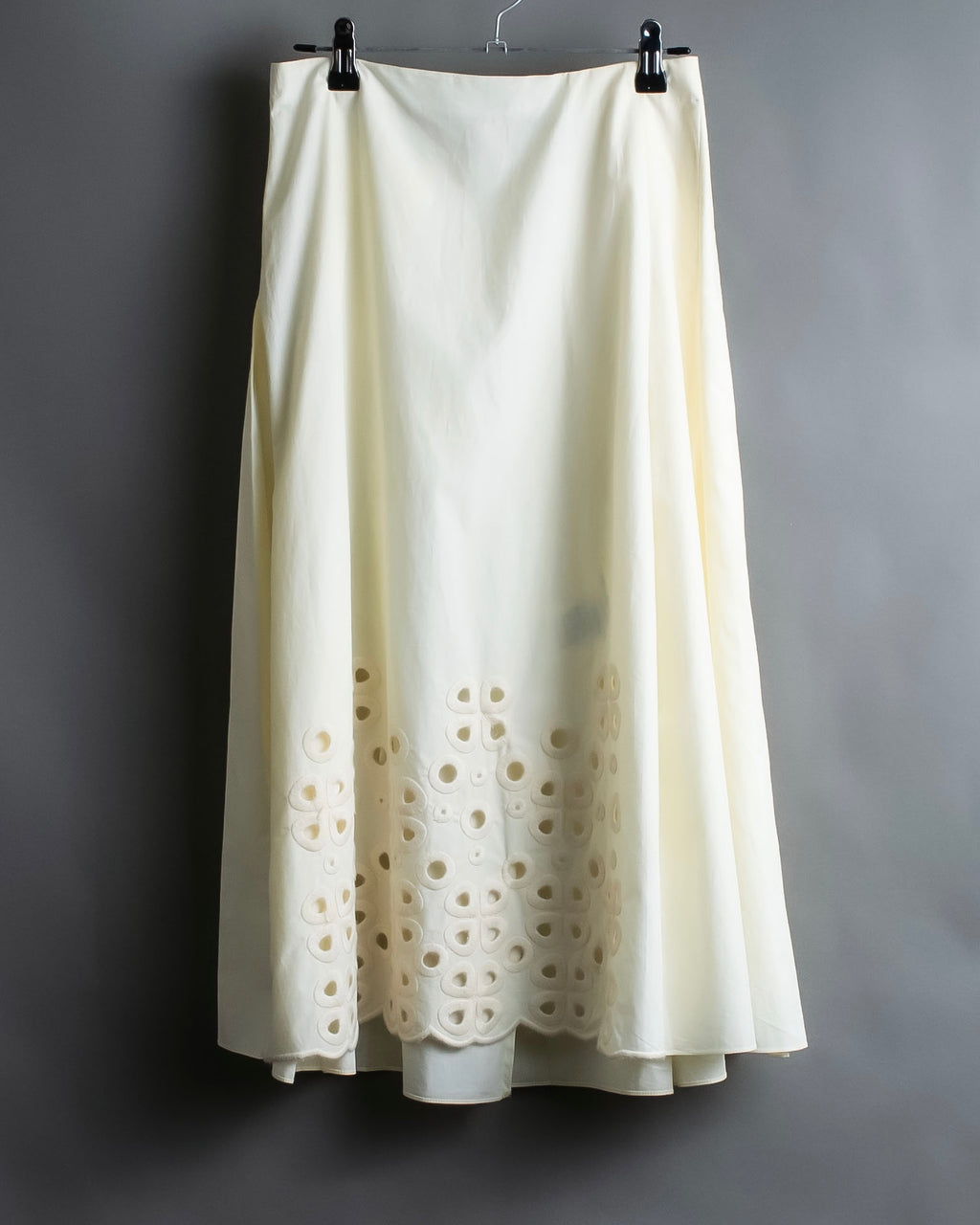 "FENDI" hole pattern and tack designed skirt