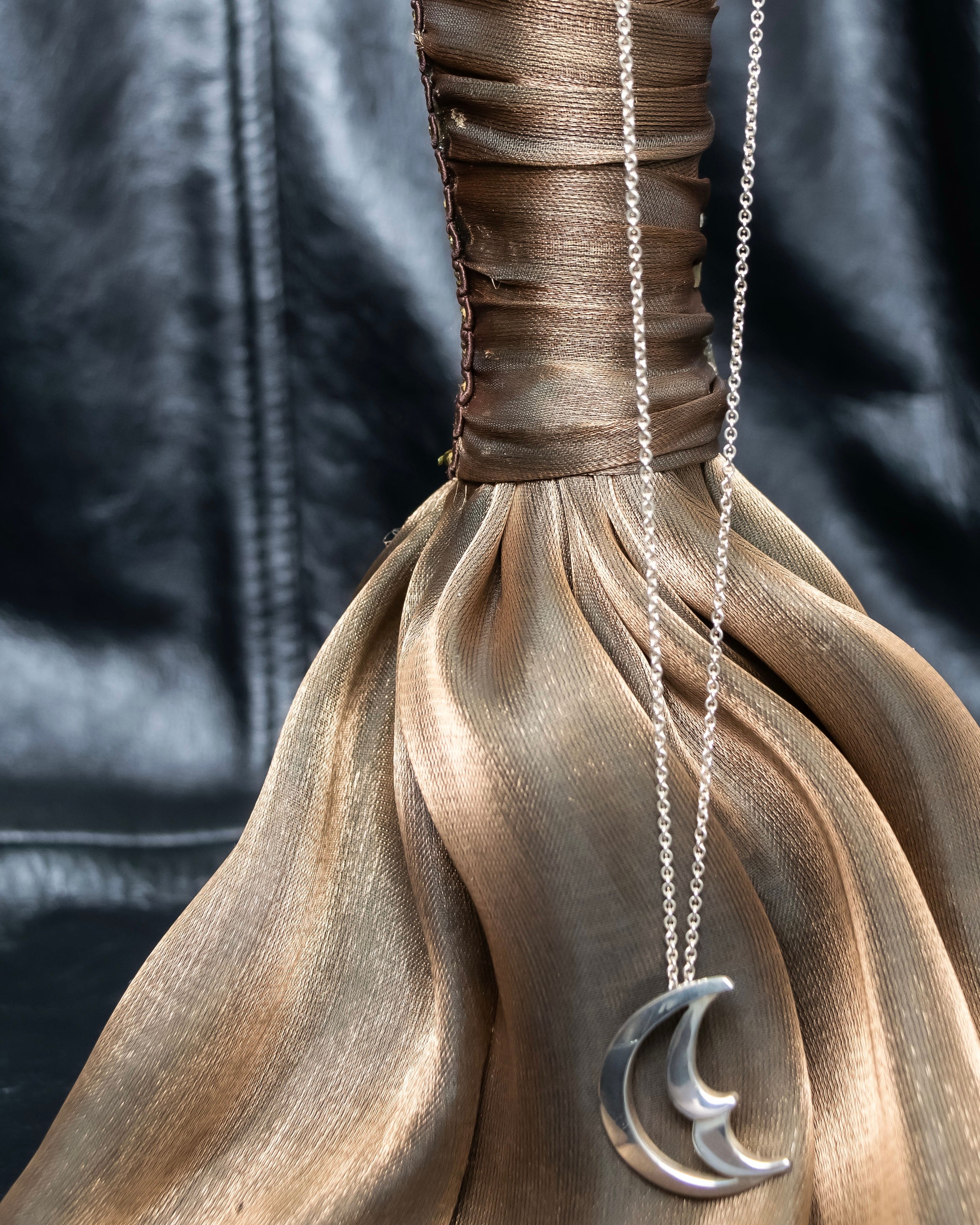 "Tiffany&Co" Crescent moon paloma picasso necklace