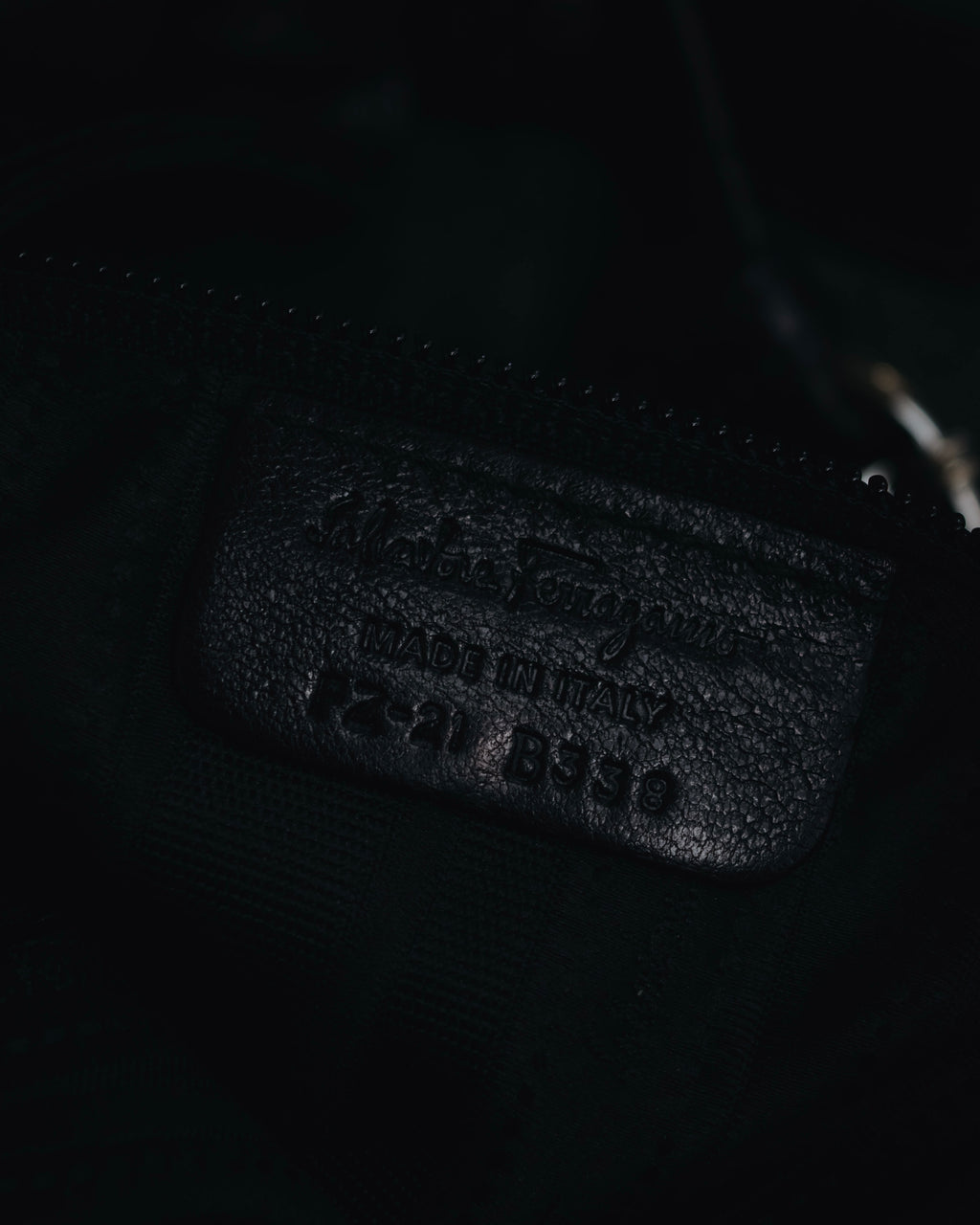 –SPECIAL– "Salvatore Ferragamo"
00’s Gancini gathered leather hobo bag