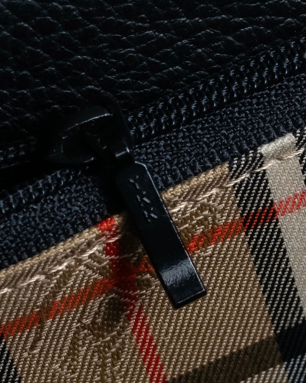 "BURBERRYS" Horizontal shape grained leather one-handle bag