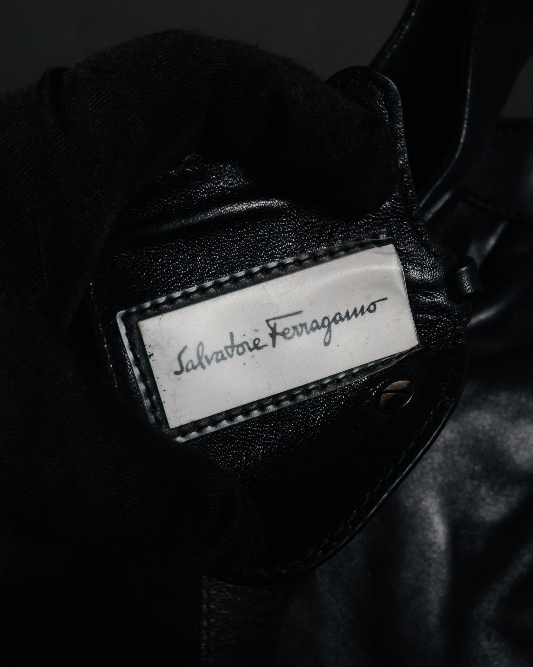 –SPECIAL– "Salvatore Ferragamo"
00’s Gancini ring-gathered nappa 2way bag